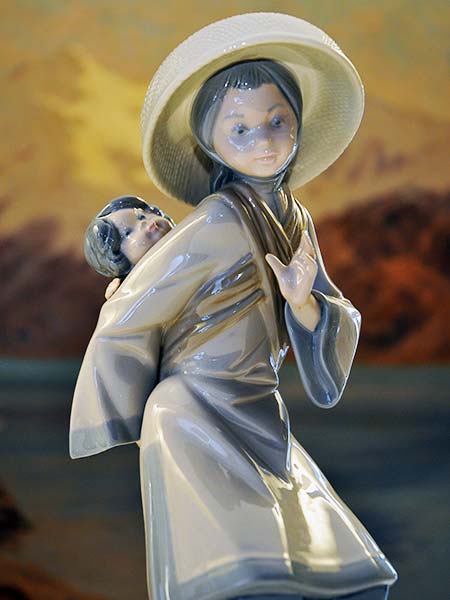 lladro_5123_chinese_with_baby_on_her_back_1978_1