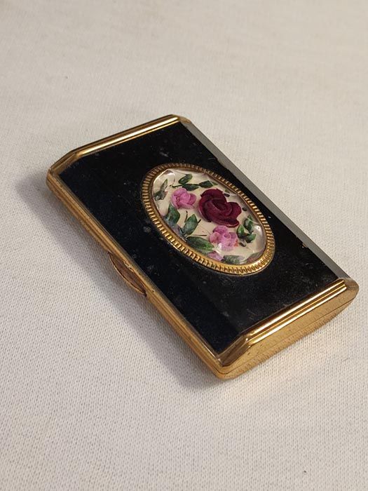 Curios: Melissa England Loose Powder Compact