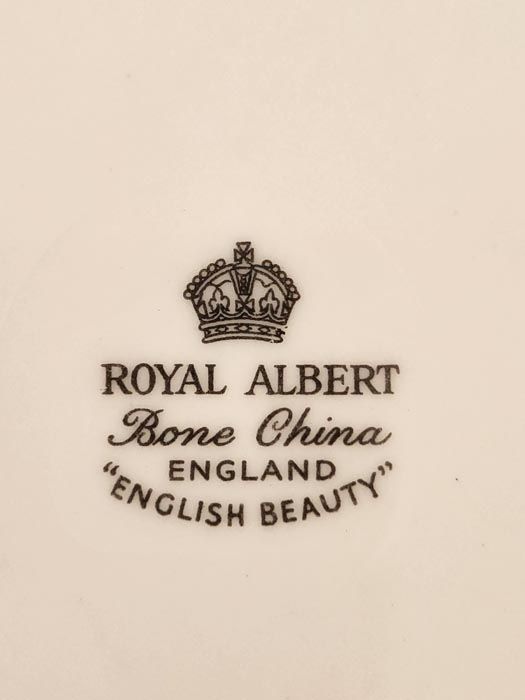 China & Ceramics: Royal Albert - English Beauty trio
