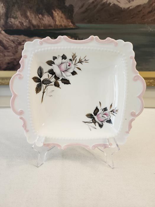 Queens Messenger - white rose dish
