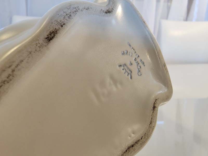 NZ Pottery: Crown Lynn - small swan