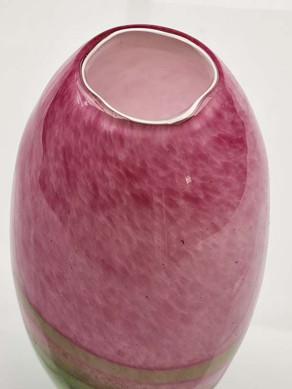 Glass: Vintage art glass vase