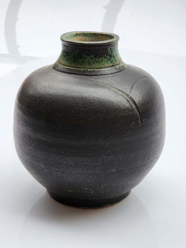 NZ Pottery: Hilary Lakeman - vase