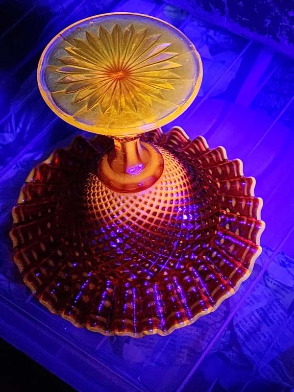 Vintage & Retro: Cadmium glass bowl