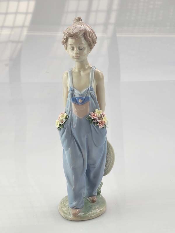 Lladro - Model #7650: Pocket full of flowers