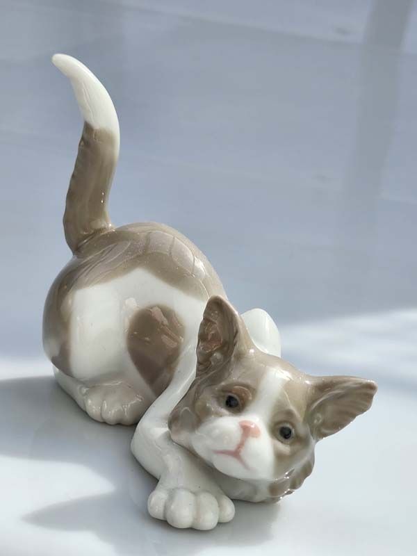 Lladro - Attentive Cat