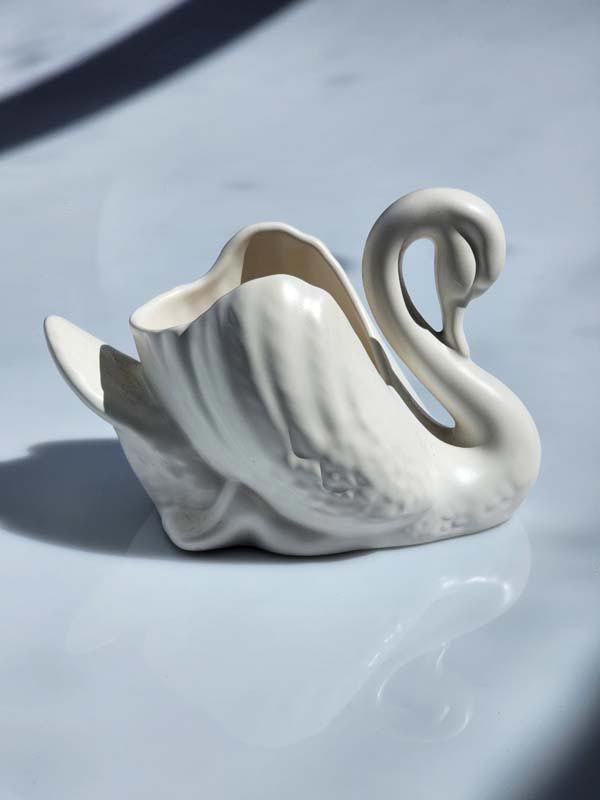 Crown Lynn - small white swan.