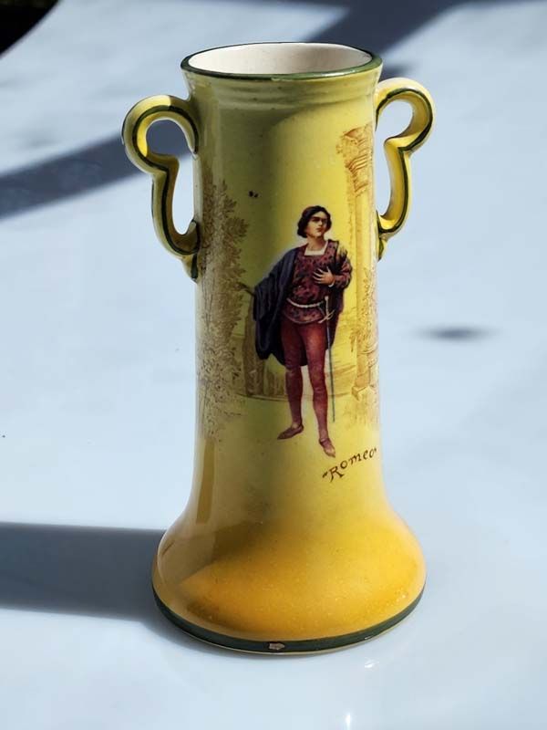 Royal Doulton - Shakespeare Romeo Vase