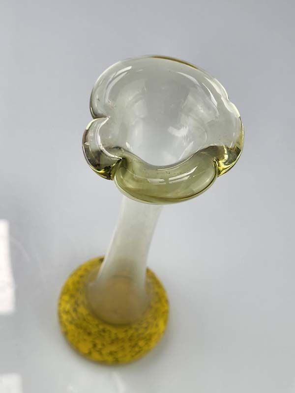 Vintage & Retro: Art glass vase