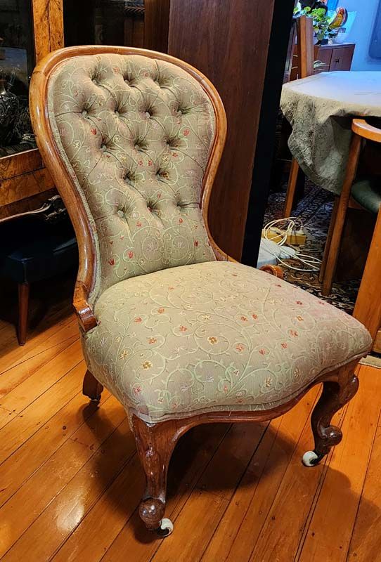 Antiques: Victorian deep buttoned ladies chair