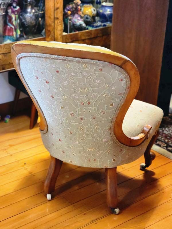 Antiques: Victorian deep buttoned ladies chair