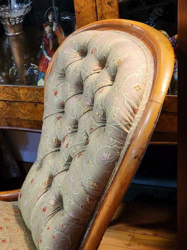 Antiques: Victorian deep buttoned ladies chair