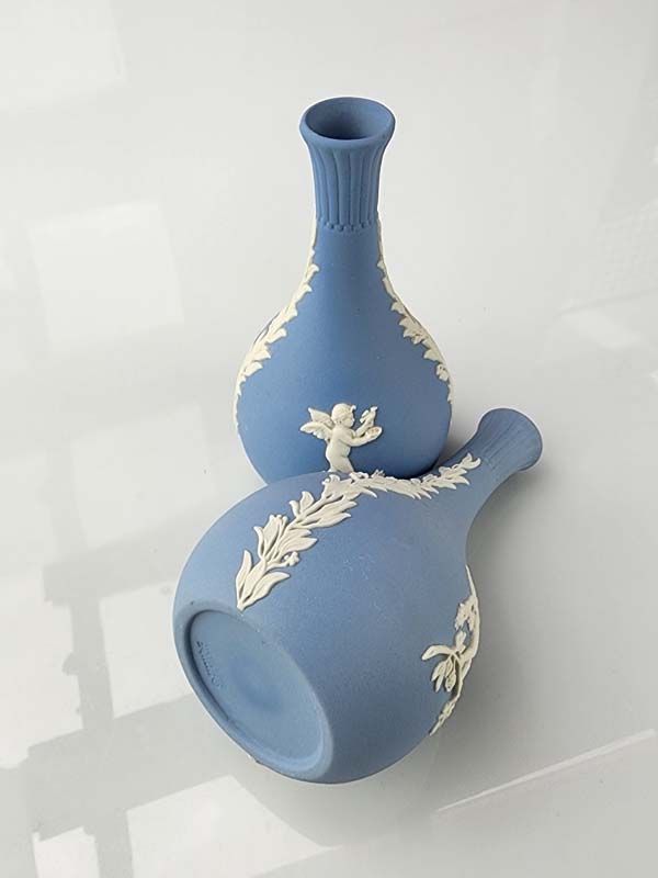 Wedgwood: Wedgwood Jasper Vases (pair)