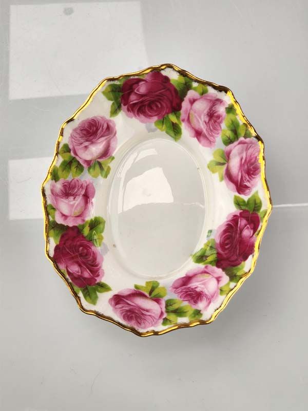Royal Albert, Old English Rose Nut Dish.