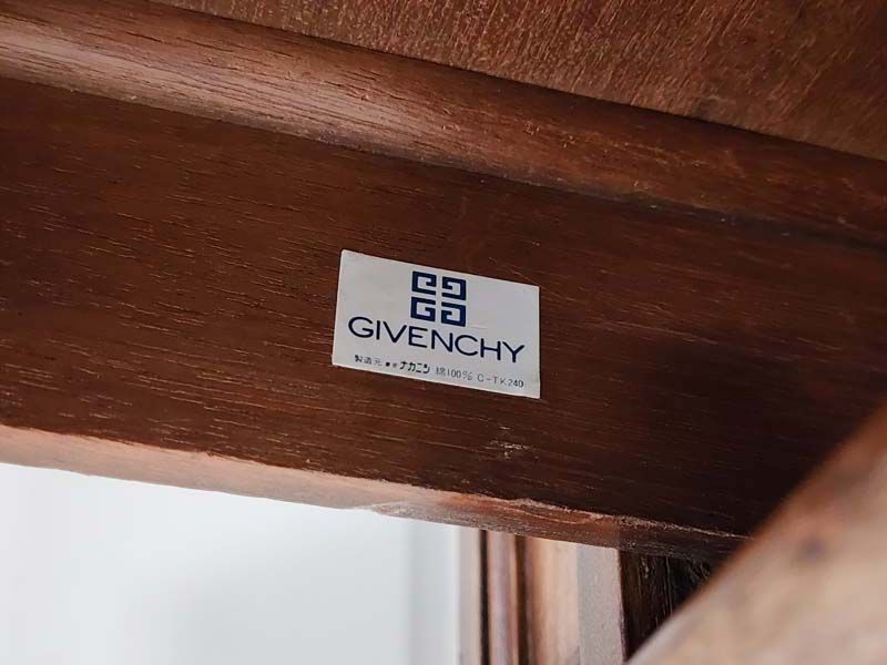 Furniture: Victorian Dressing Table