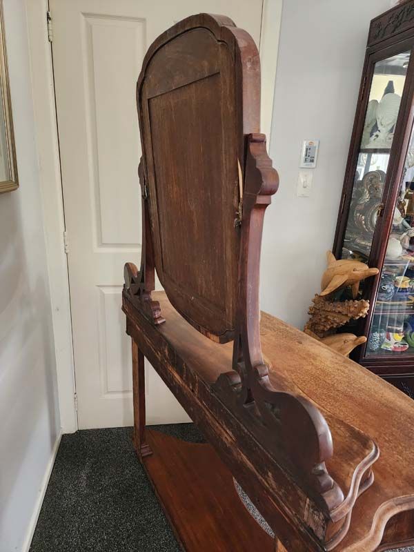 Furniture: Victorian Dressing Table