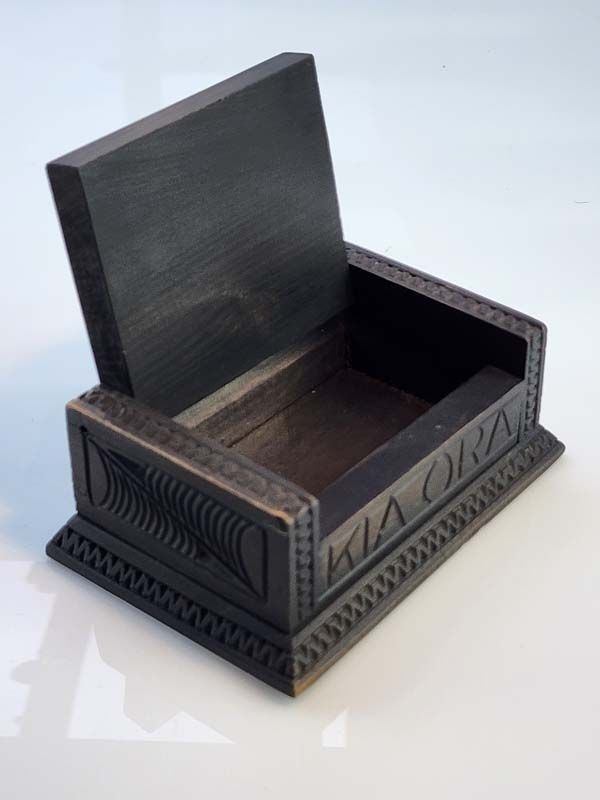 Antiques: Maori KIAORA Carved Box