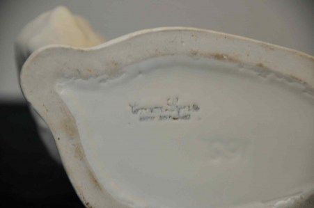 NZ Pottery: Crown Lynn - Kiwi, white coloured