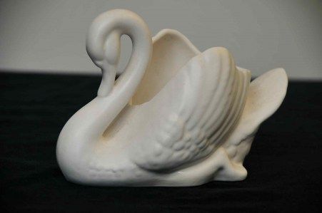 Crown Lynn - small white swan.