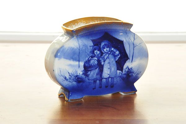 Royal Doulton - Blue children vase