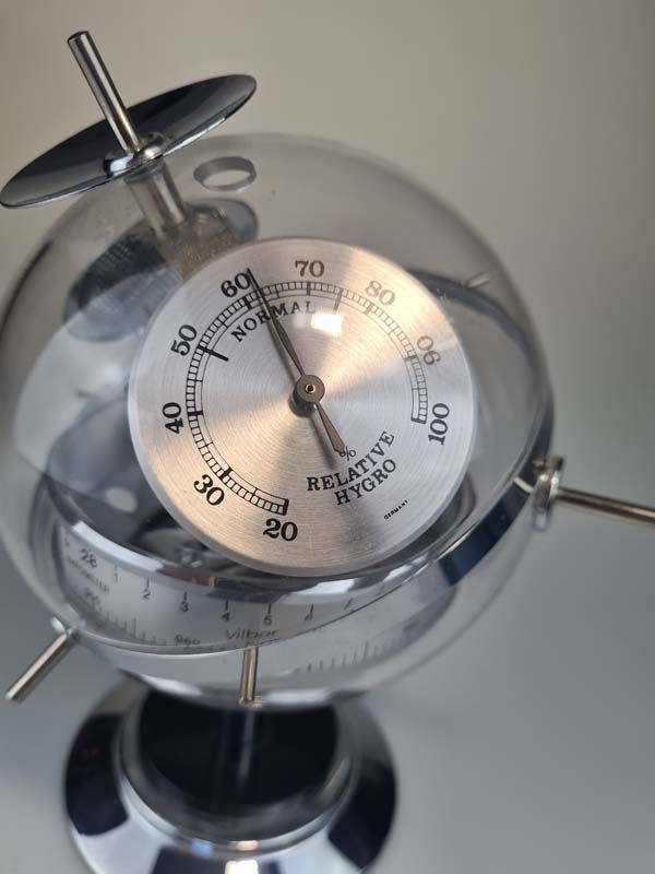 Vintage & Retro: Sputnik Barometer Weather Station