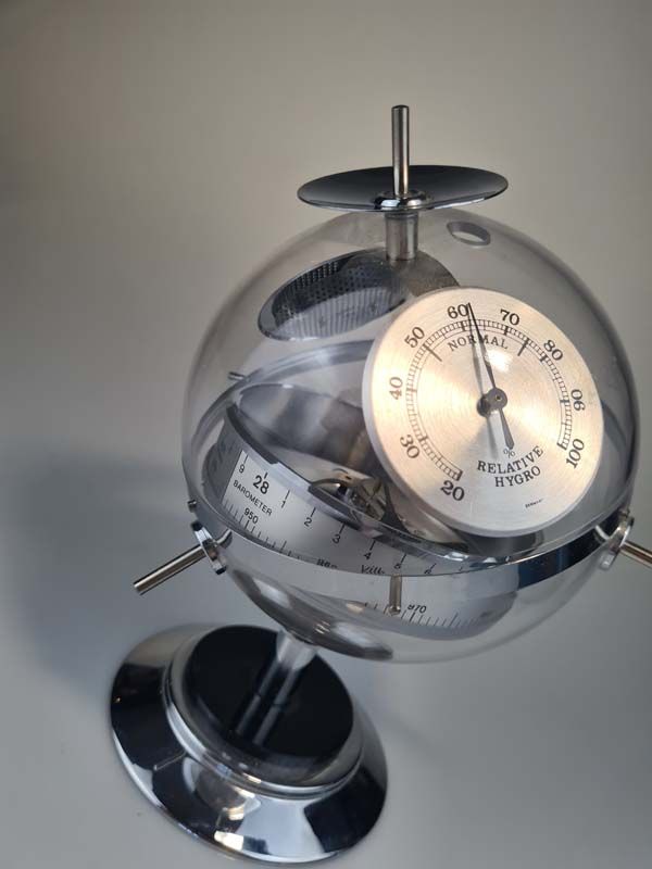 Vintage & Retro: Sputnik Barometer Weather Station