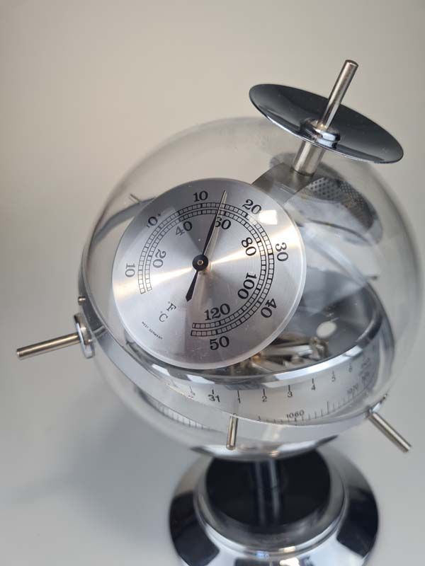 Vintage & Retro: Sputnik Barometer Weather Station