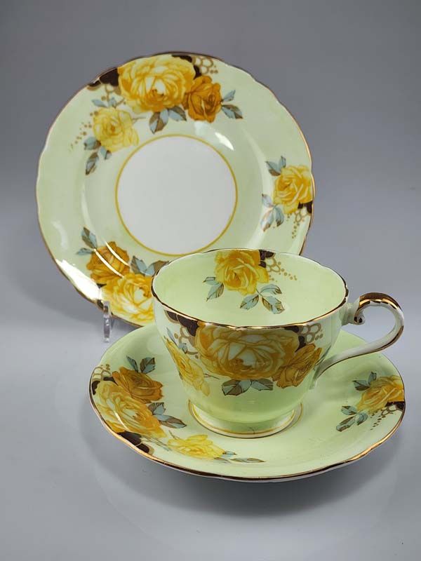 Aynsley - Yellow Rose on Green Trio