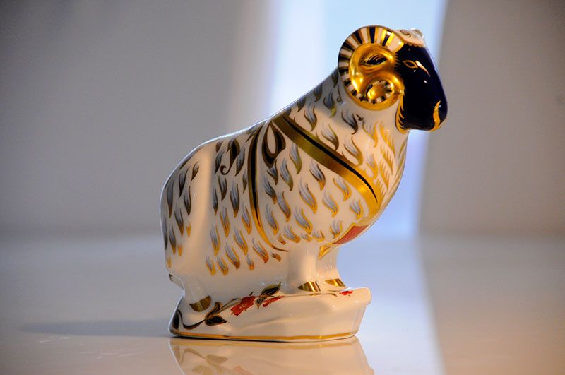 Royal Crown Derby - Ram paper weight