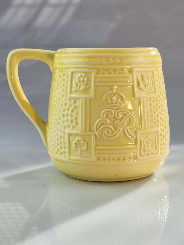 Crown Lynn: Crown Lynn - Coronation QE2 Mug