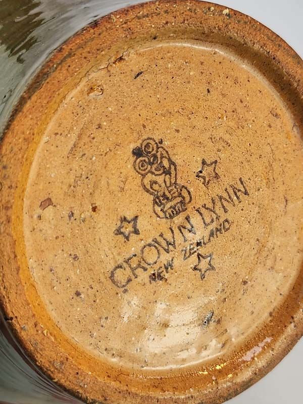 NZ Pottery: Crown Lynn Daniel Steenstra Vase