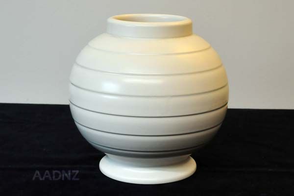 Crown Lynn - White Vase, Tiki mark