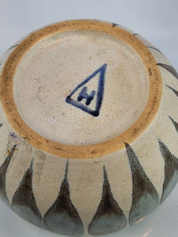 Hanmer pottery: Hanmer pottery bowl