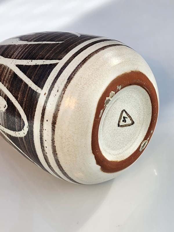 Hanmer pottery: Hanmer pottery vinegar jug