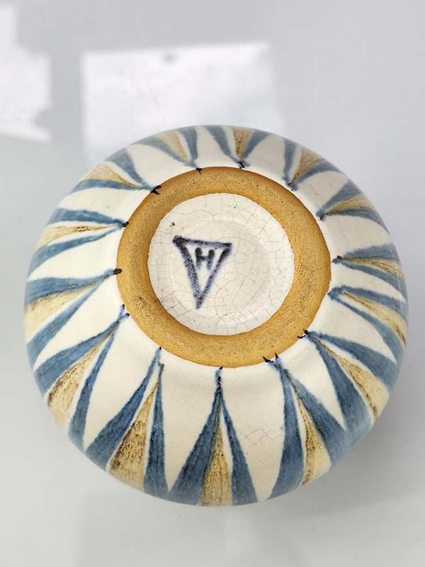 NZ Pottery: Hanmer pottery vase