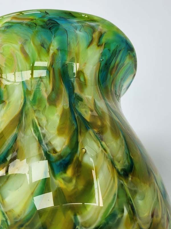 Glass: Iwatsu Hineri Glass vase