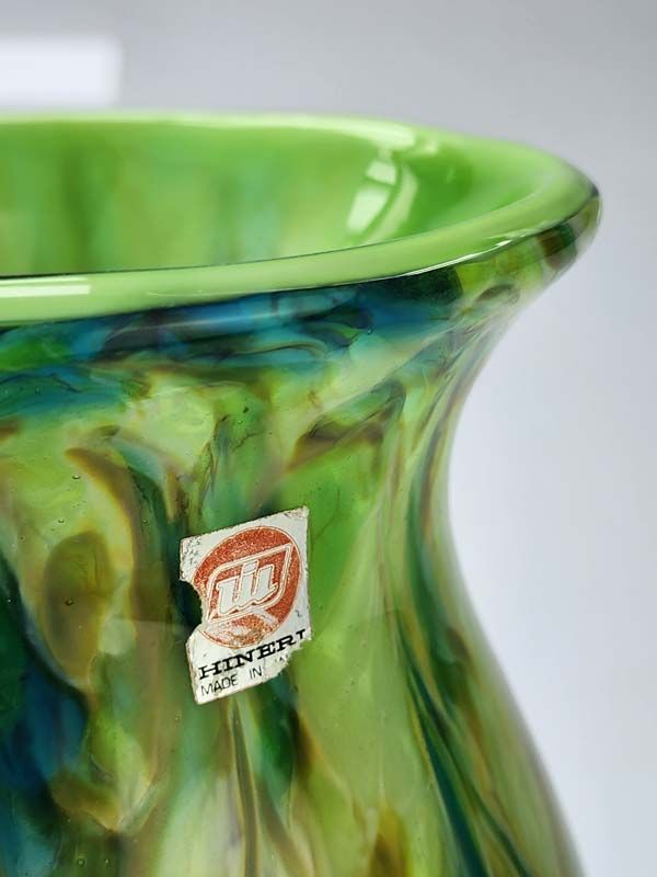 Glass: Iwatsu Hineri Glass vase