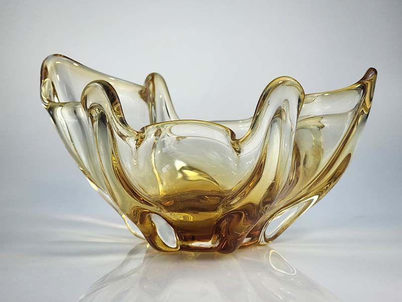 Glass: Iwatsu Hineri Glass bowl - amber
