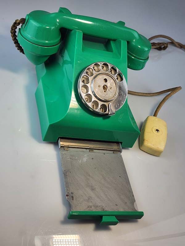 Vintage & Retro: Jade Green Bakelite Telephone