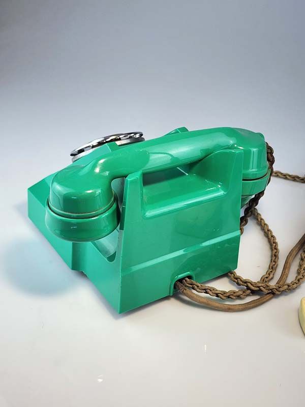 Vintage & Retro: Jade Green Bakelite Telephone