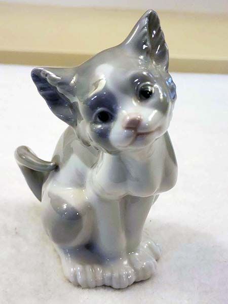Lladro: Lladro - Feed Me - Cat
