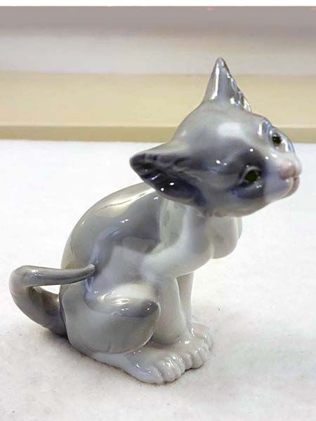 Lladro: Lladro - Feed Me - Cat