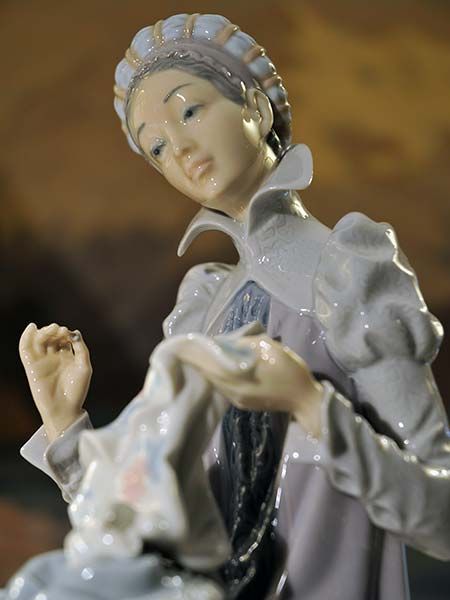 Lladro - Model #5126: Sewing a trousseau