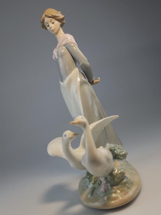 Lladro: Lladro - Barnyard Scene 5659