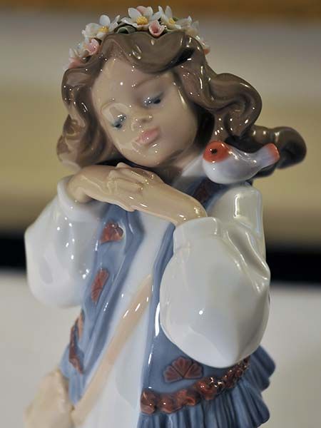 Lladro - Model #6401: Dreams of Summer Past