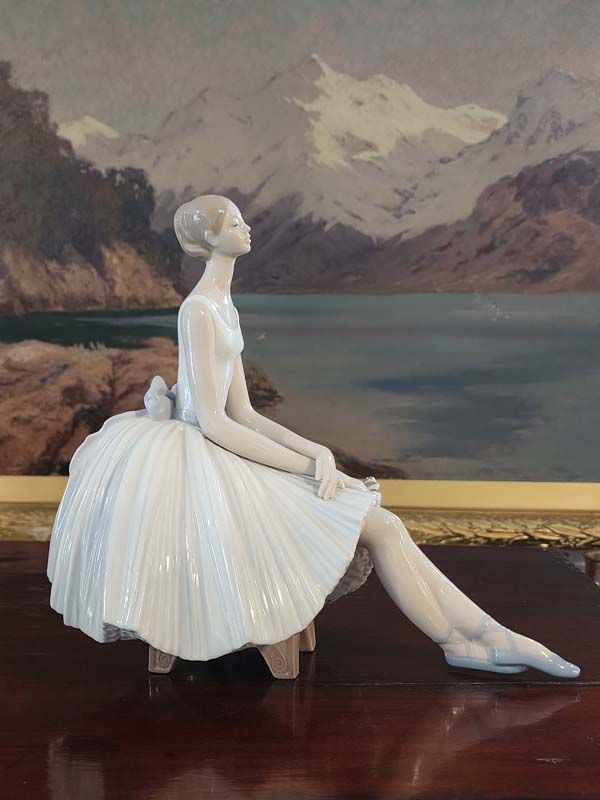 Lladro - Utopia #8243, Refinement Ballet Woman