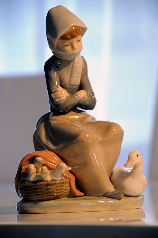 Lladro - Model #1267: Duck Seller figurine