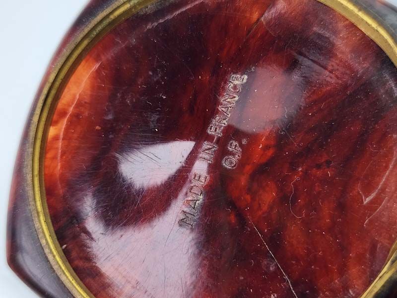 Antiques: Powder Compact - Wellington Exhibition 1940