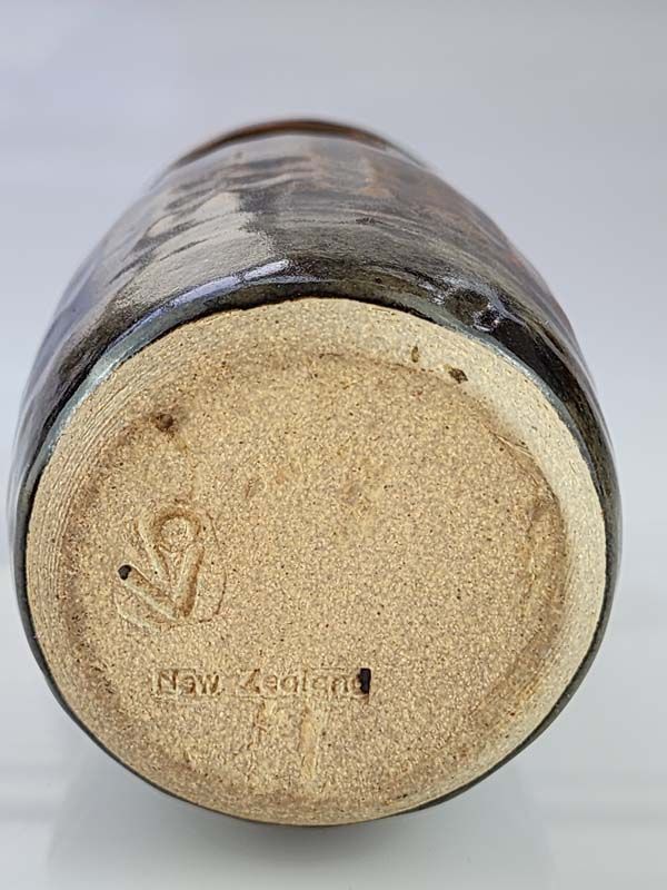 NZ Pottery: Peter Vendelbosch - Pottery vase