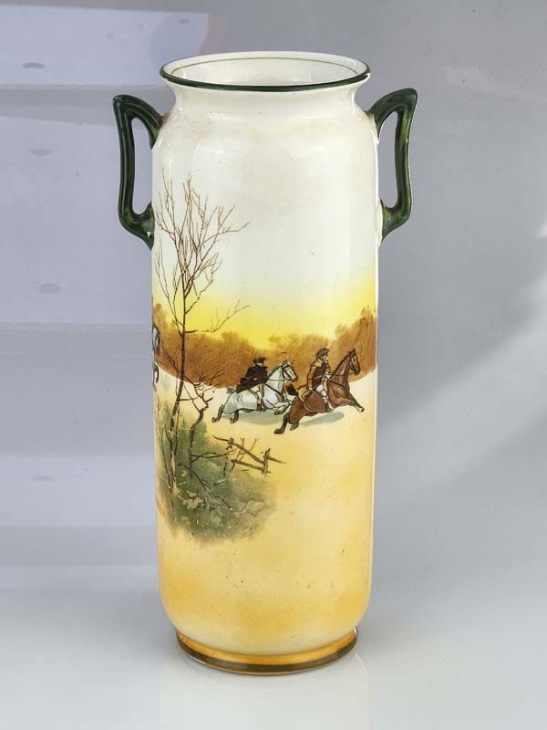 Royal Doulton: Coaching Days Vase - Royal Doulton